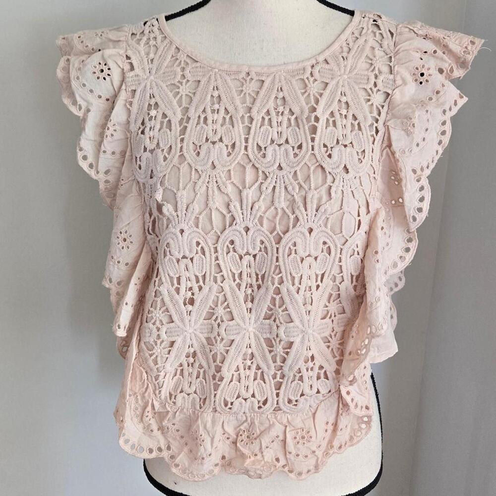 Gap pink eyelet lace blouse with ruffles and floral embroidery, size M.